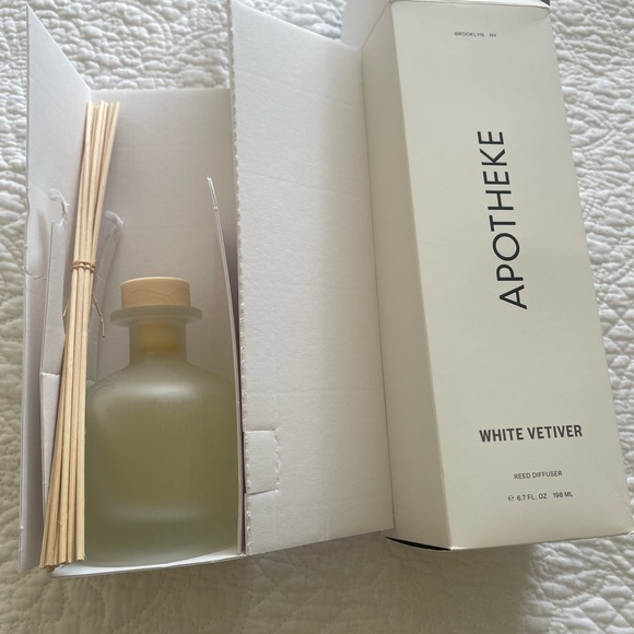 Apotheke White Vetiver Reed Diffuser - Picture 2 of 4